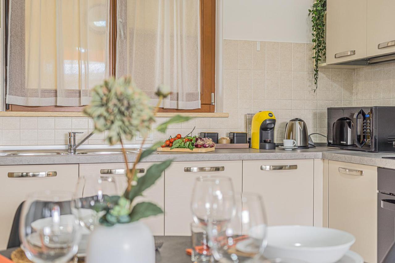 Hygge Family Apartment - One Step Away From The Lake!!! Sirmione Exterior photo